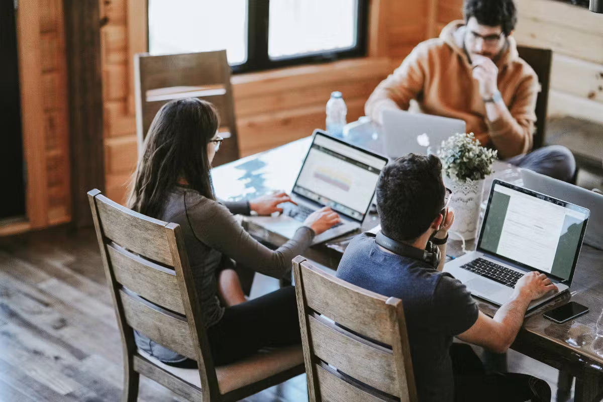 Coding bootcamps 2026: 200,000+ annual graduates, 85%+ placement rates, ₹8,000-20,000 tuition